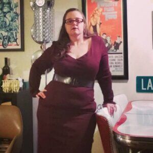 La Femme en Noir Black Marilyn Wiggle Dress in Oxblood